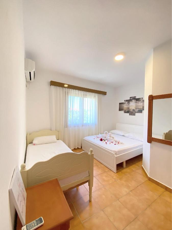 Hôtel Vila Arlind à Vlorë Extérieur photo