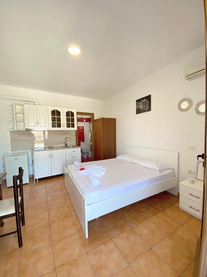 Hôtel Vila Arlind à Vlorë Extérieur photo