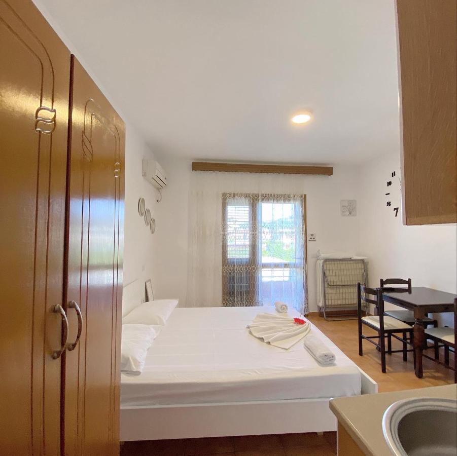 Hôtel Vila Arlind à Vlorë Extérieur photo