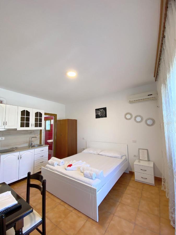 Hôtel Vila Arlind à Vlorë Extérieur photo