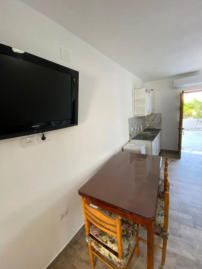 Hôtel Vila Arlind à Vlorë Extérieur photo