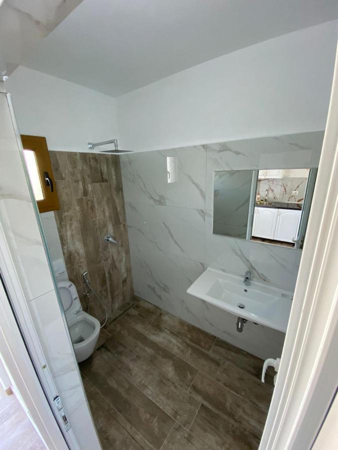 Hôtel Vila Arlind à Vlorë Extérieur photo
