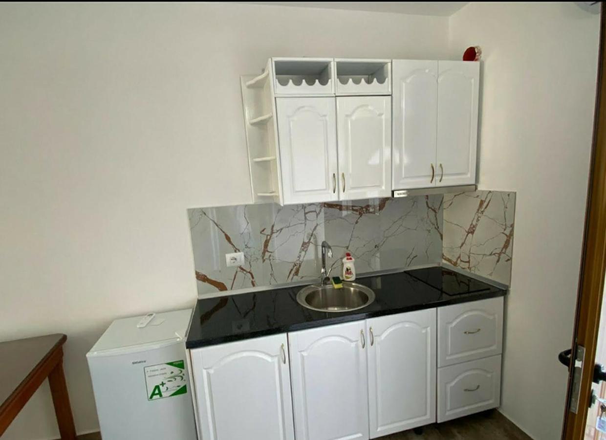 Hôtel Vila Arlind à Vlorë Extérieur photo